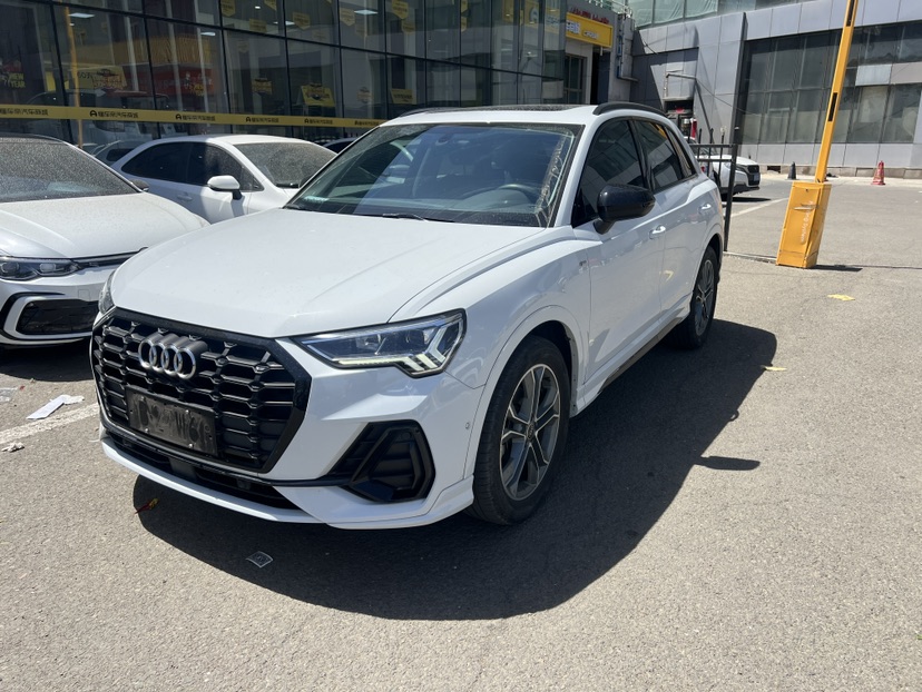 Audi Q3 2023 car image 