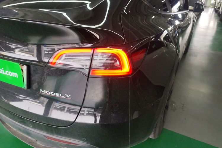 Tesla Model Y 2023 #8 Tesla Model Y 2023 car image #8
