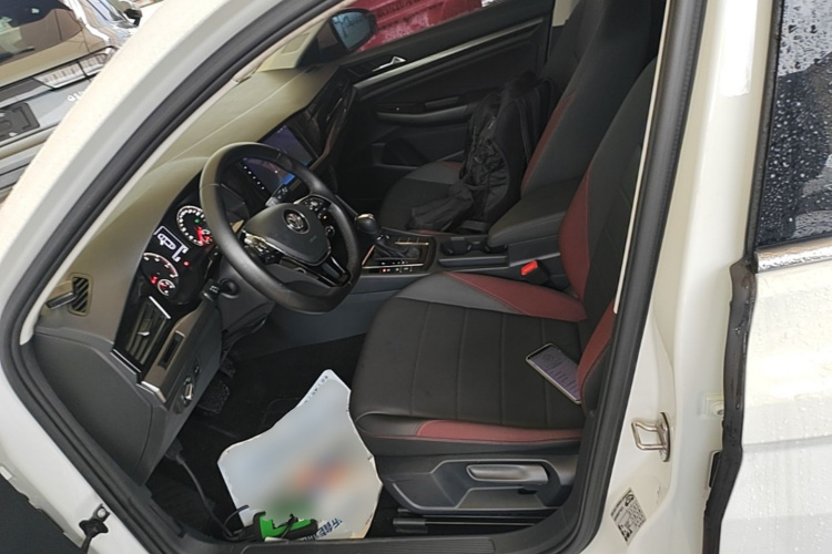 2019 car image #15