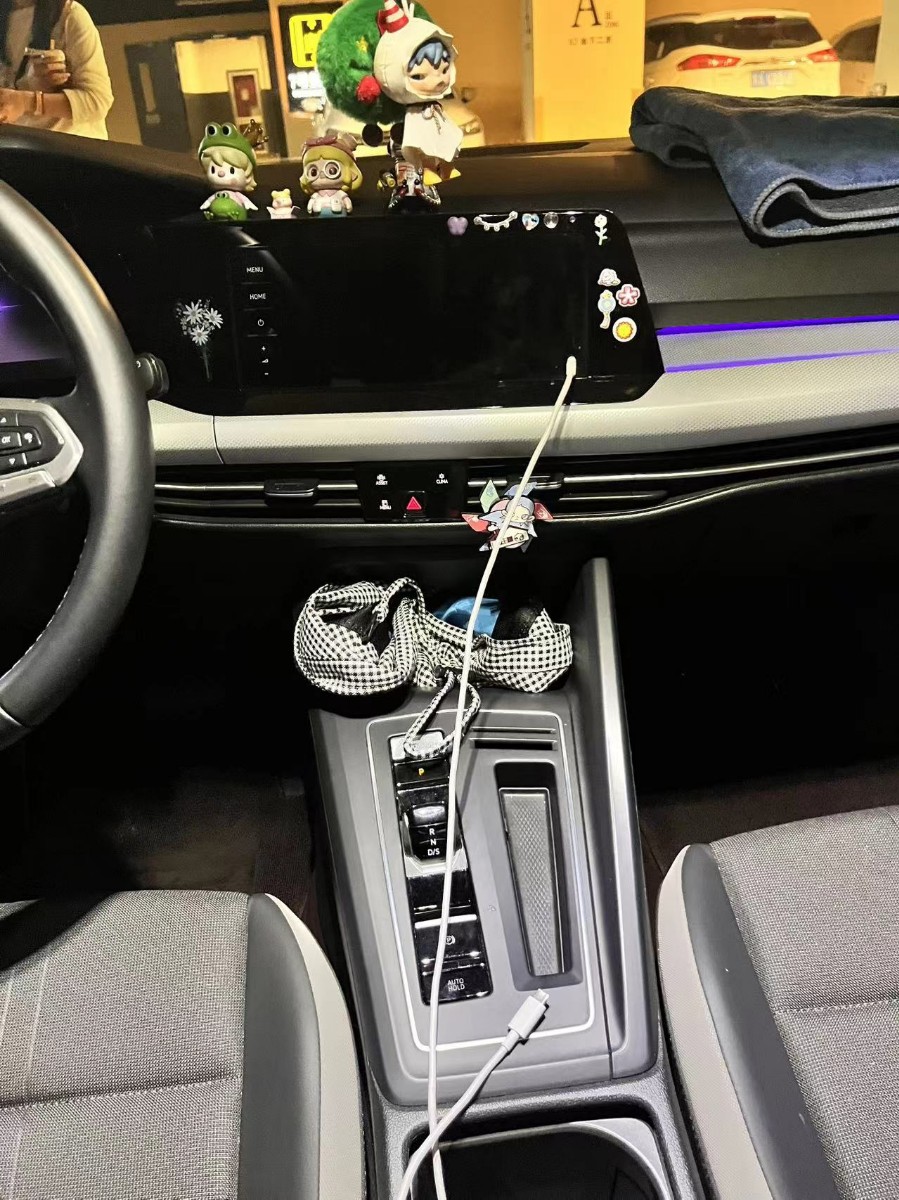Volkswagen Golf 2021 car image #3
