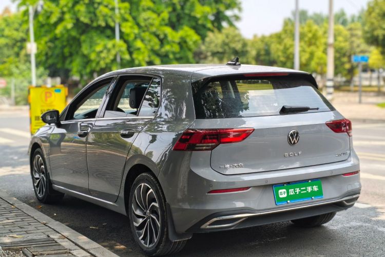 Volkswagen Golf 2023 car image #5