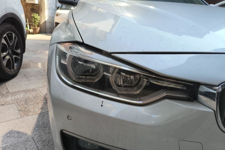 BMW 3 Series 2018 car image #8