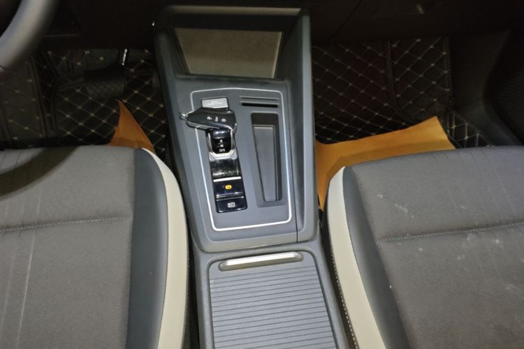 Volkswagen Golf 2023 car image #14