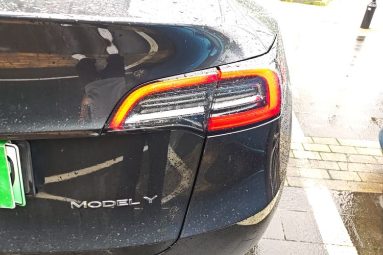 Tesla Model Y 2024 #8 Tesla Model Y 2024 car image #8