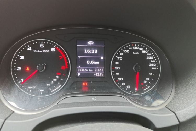 Audi A3 2019 car image #12