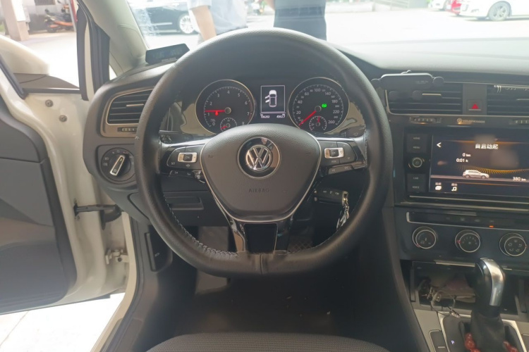 Volkswagen Golf 2019 #11 Volkswagen Golf 2019 car image #11