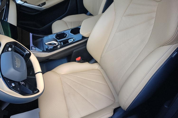 GEELY Boyue L 2022 car image #15