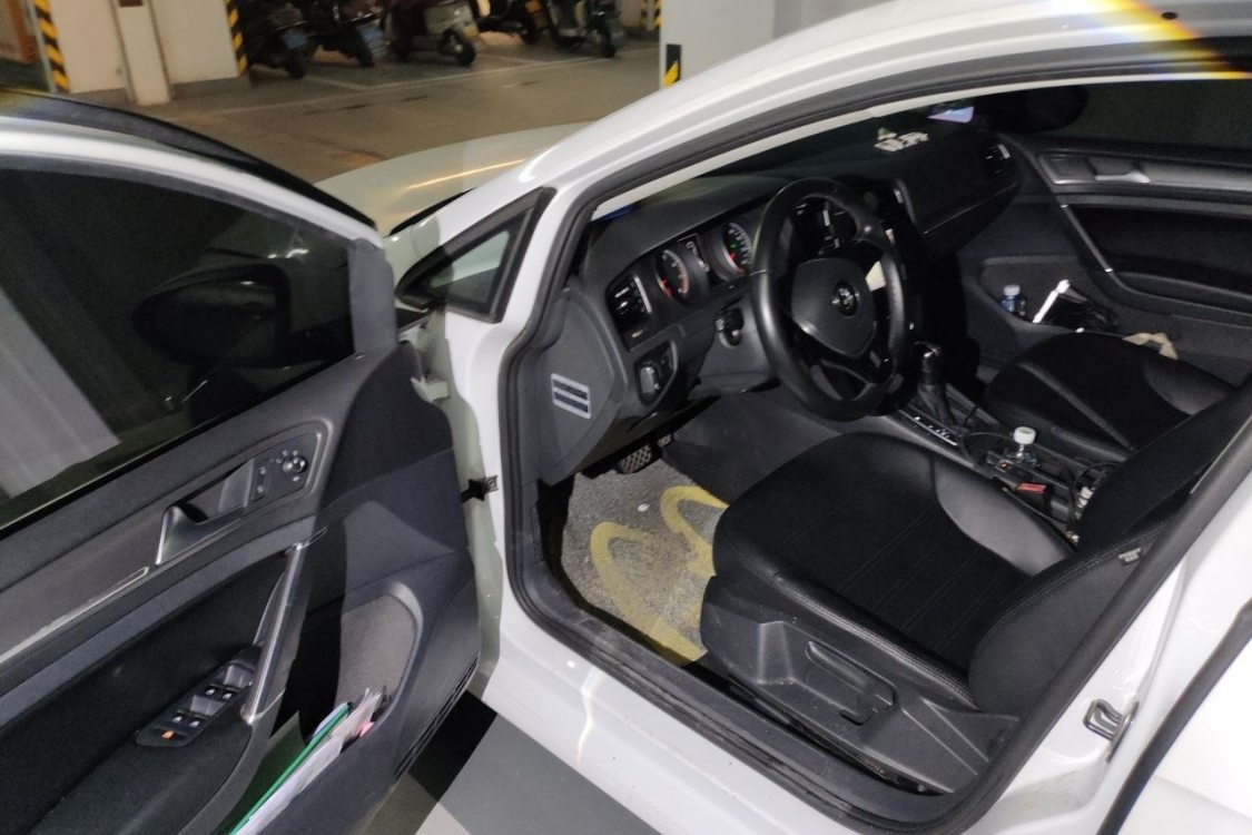 Volkswagen Golf 2014 car image #23