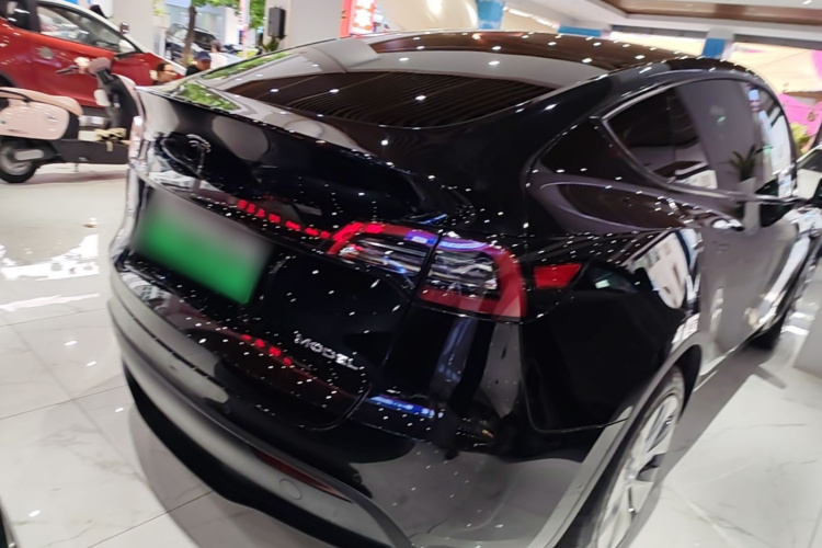 Tesla Model Y 2022 car image #7
