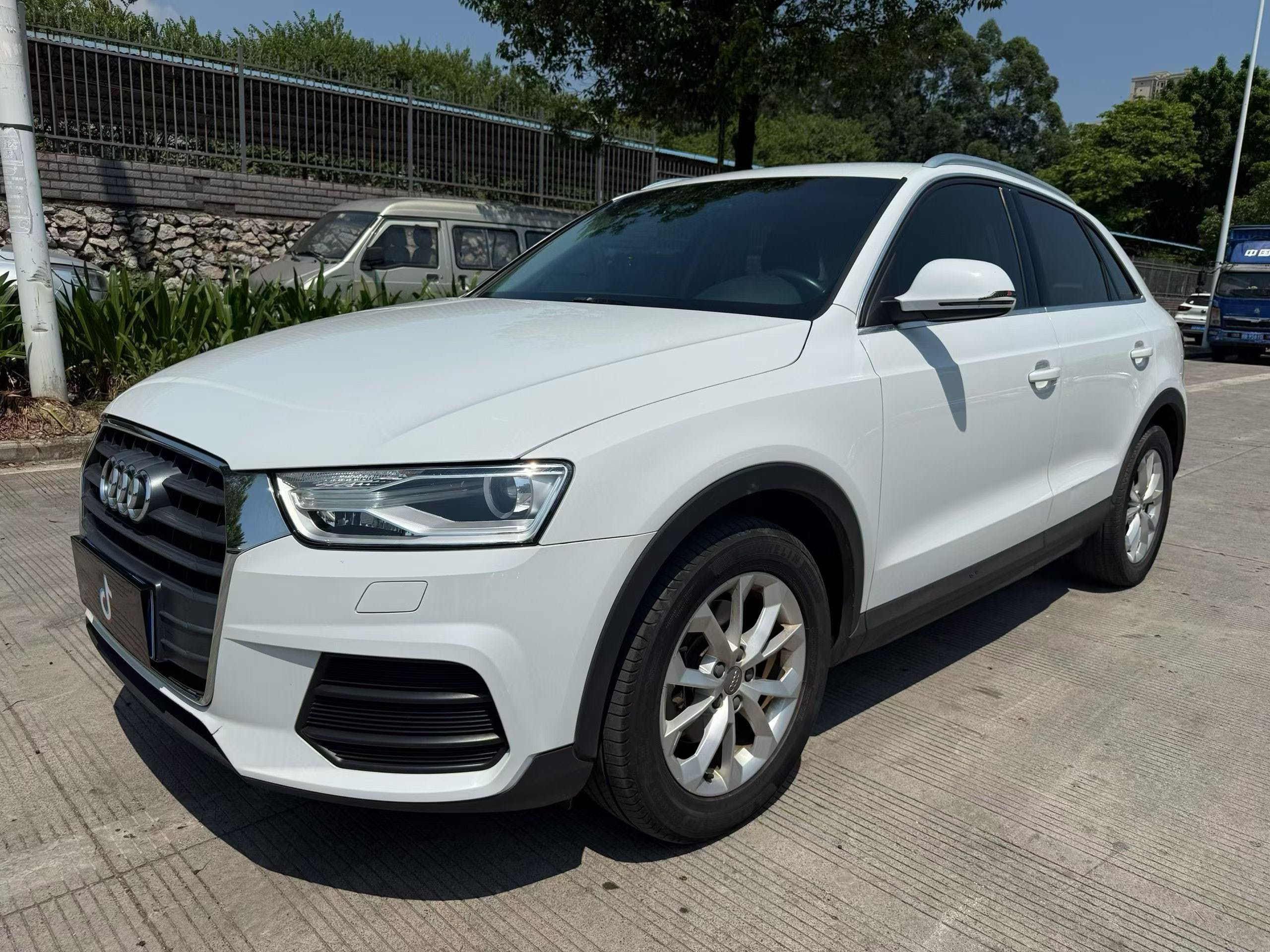 Audi Q3 2016 car image 