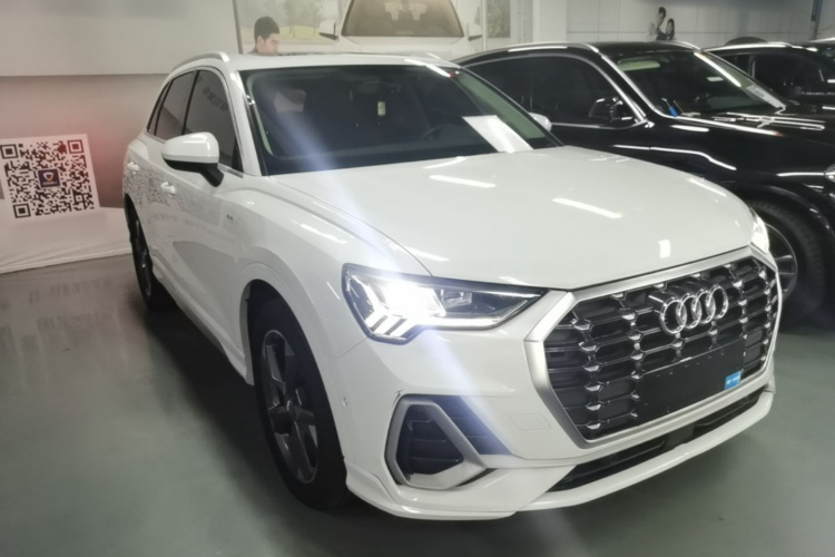 Audi Q3 2021 car image #4