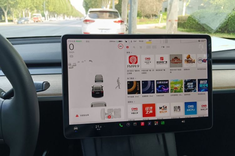 Tesla Model Y 2021 #12 Tesla Model Y 2021 car image #12