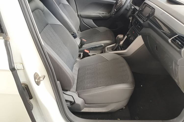 Volkswagen T-Cross 2020 car image #29