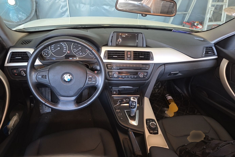 BMW 3 Series 2015 car image #11