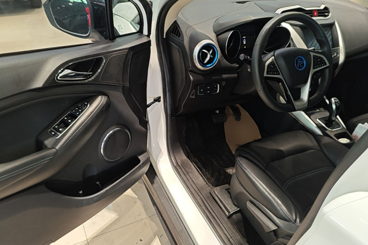 BYD Yuan New Energy 2019 car image #16