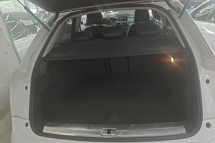 Audi Q3 2014 car image #19