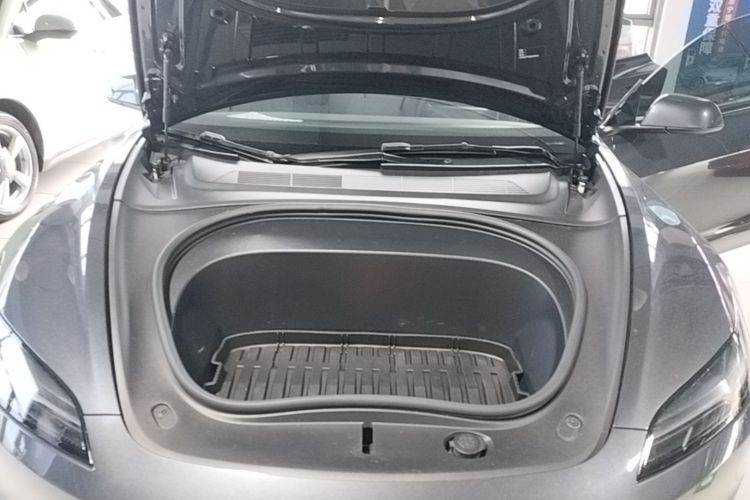 Tesla Model 3 2025 immagine di auto #20