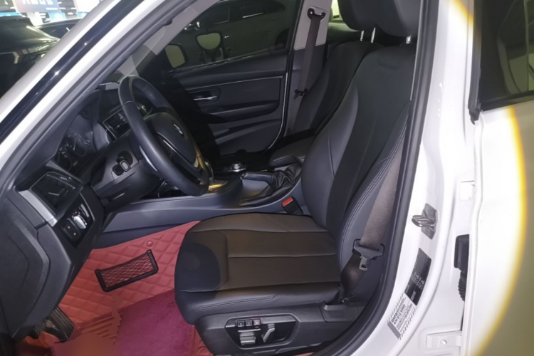 BMW 3 Series 2017 car image #19