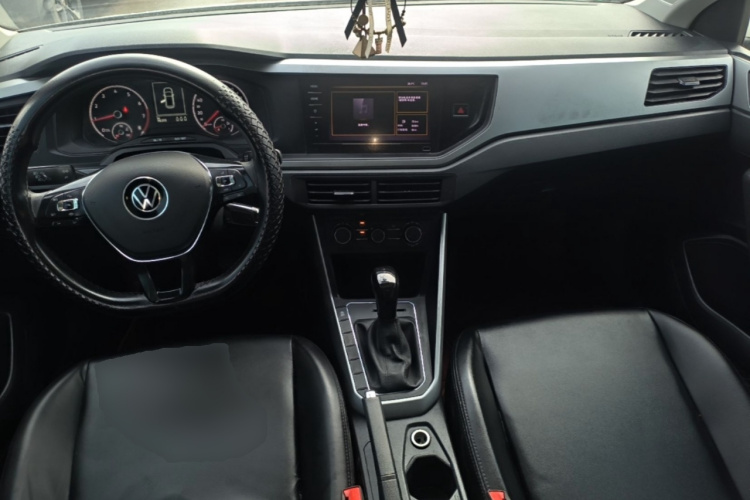 Volkswagen Polo 2022 car image #11