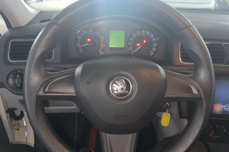 Skoda Rapid 2017 image de voiture #11