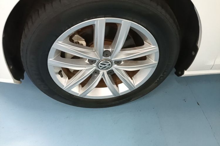 Volkswagen Golf 2019 car image #9