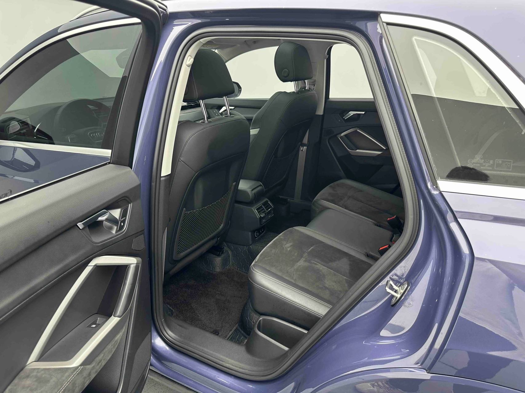 Audi Q3 2022 car image #7