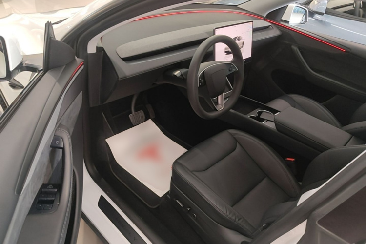Tesla Model Y 2025 #16 Tesla Model Y 2025 car image #16