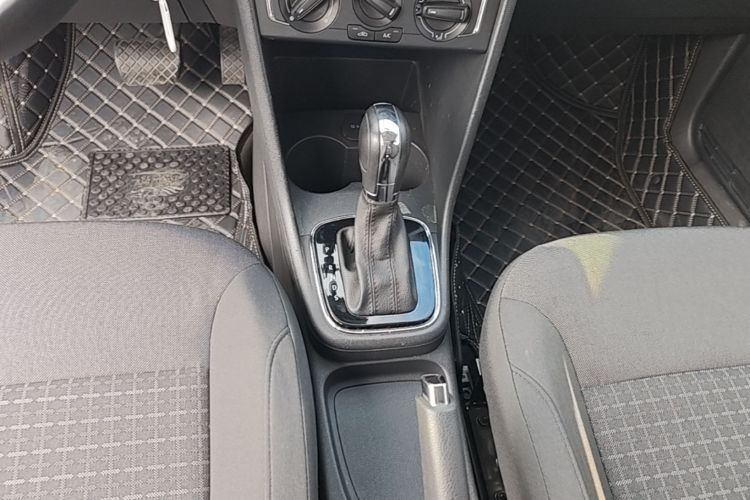 Volkswagen Polo 2018 car image #14