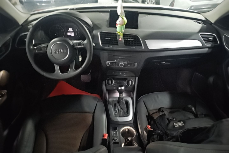 Audi Q3 2019 immagine di auto #10