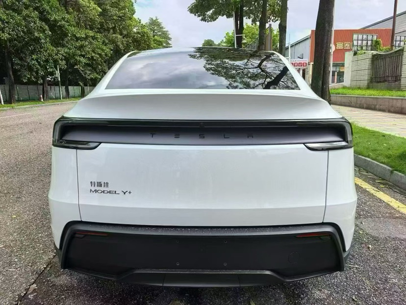 Tesla Model Y 2026 car image #8