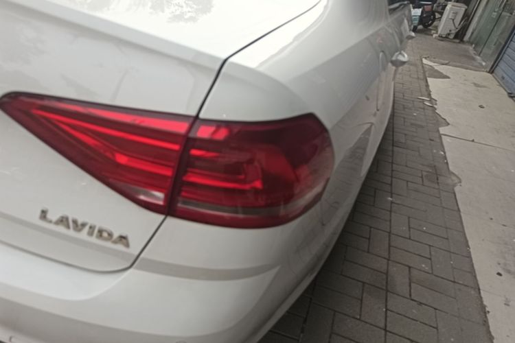 Volkswagen Lavida 2015 car image #8