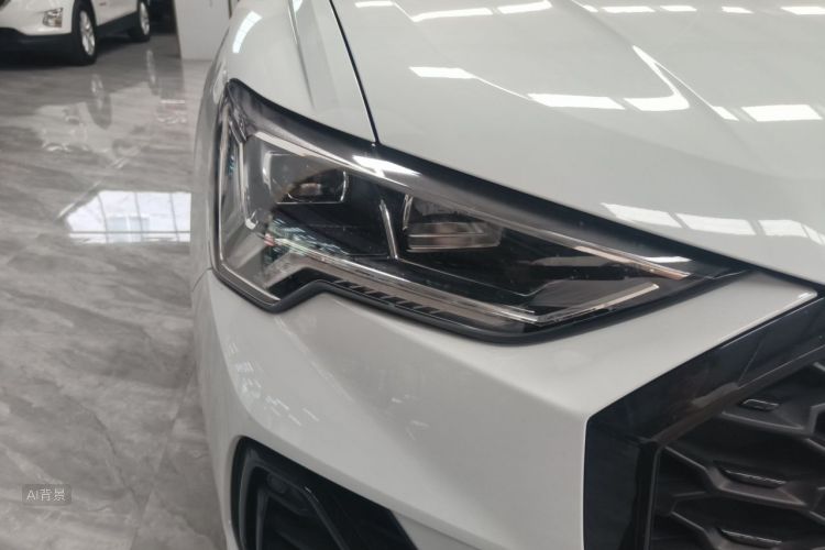 Audi Q3 2022 car image #8