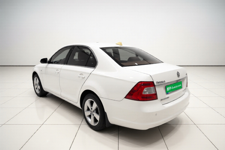 Skoda Rapid 2017 image de voiture #5