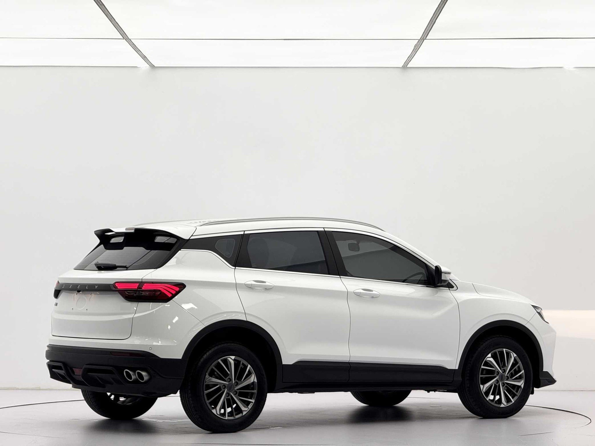 GEELY Coolray 2022 صورة سيارة #3