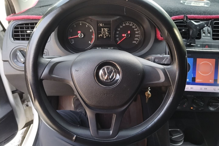 Volkswagen Polo 2018 car image #11
