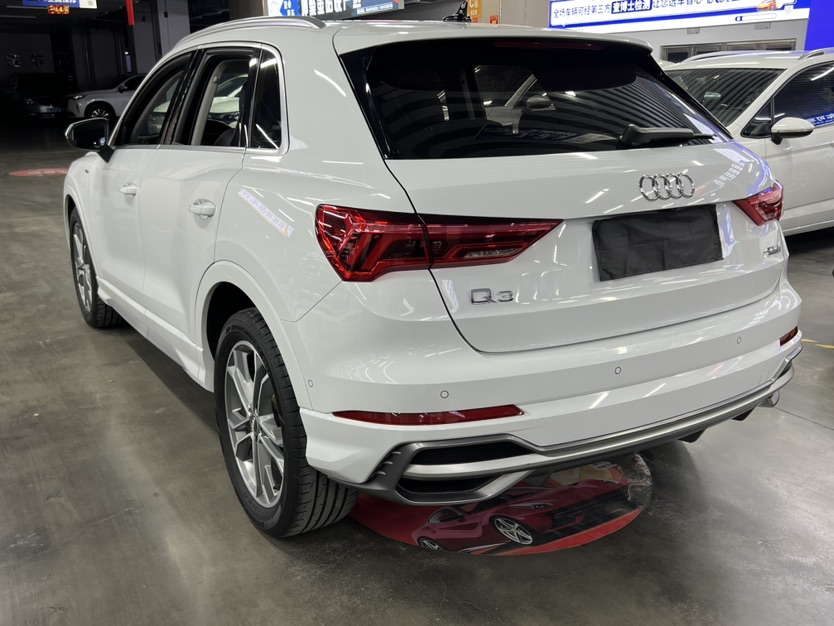 Audi Q3 2021 car image #7