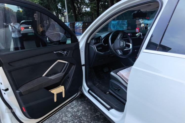 Audi Q3 2023 car image #18