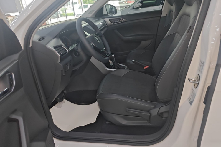 Volkswagen T-Cross 2021 #15 Volkswagen T-Cross 2021 car image #15