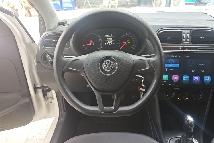 Volkswagen Polo 2017 car image #15