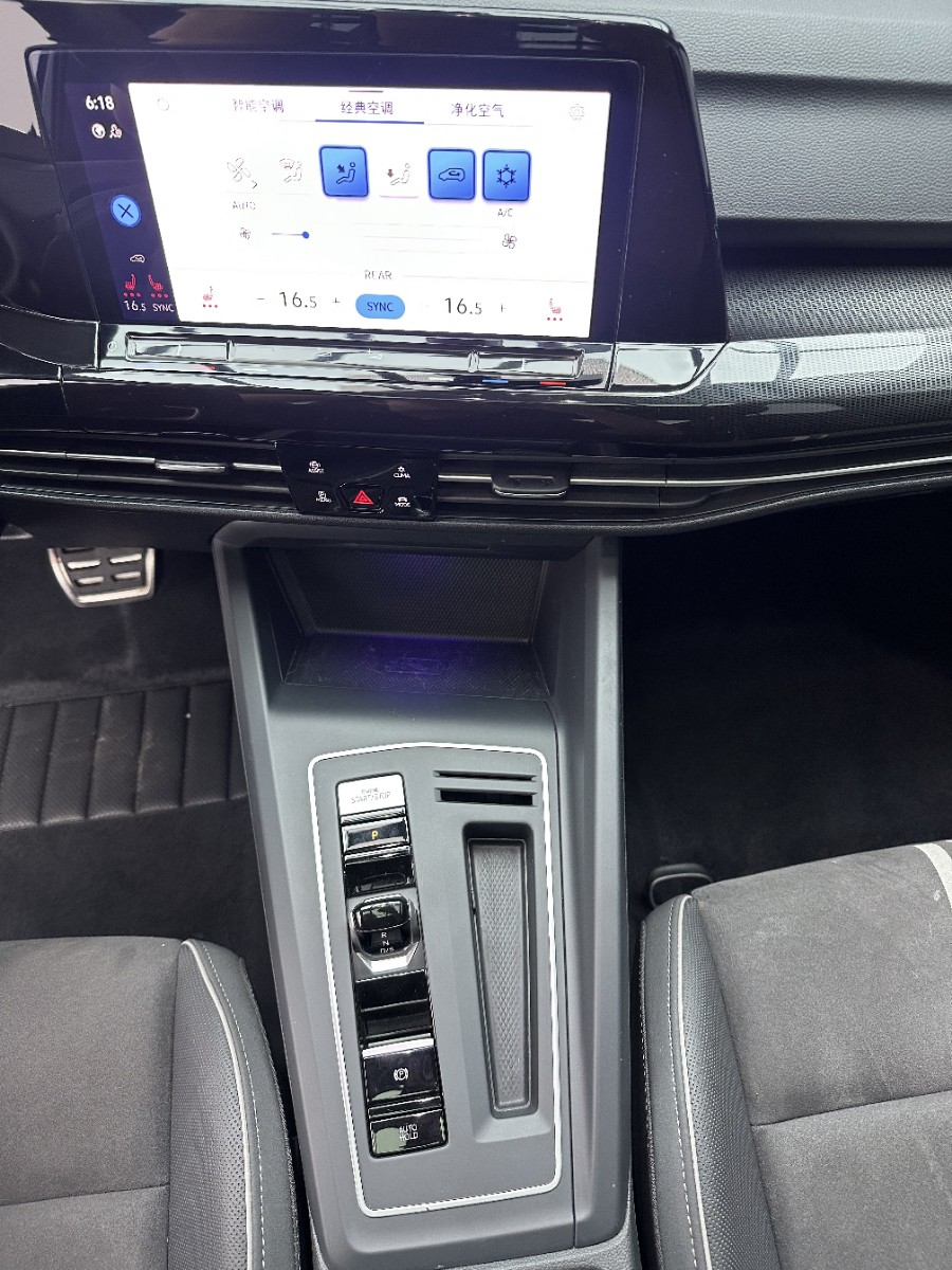 Volkswagen Golf 2023 car image #14