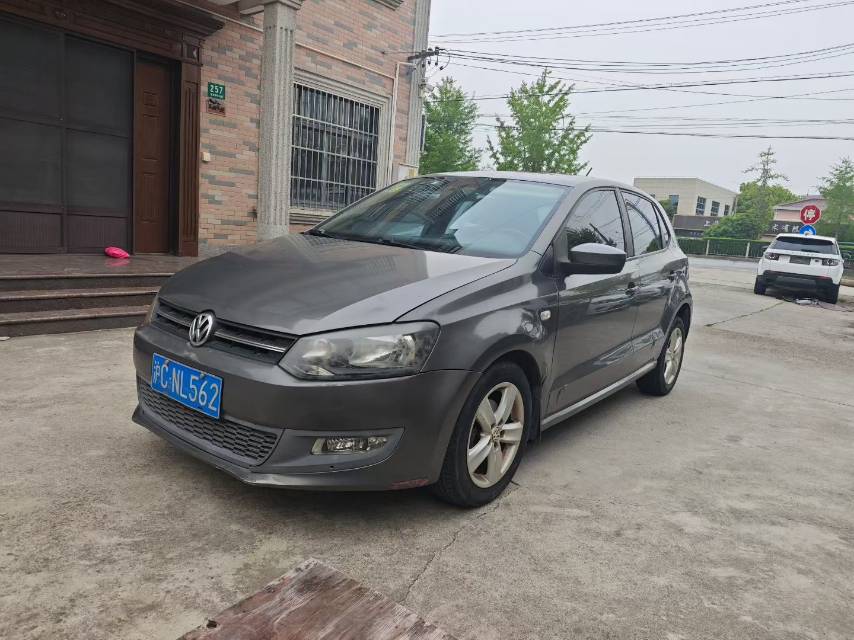 Volkswagen Polo 2011 car image 