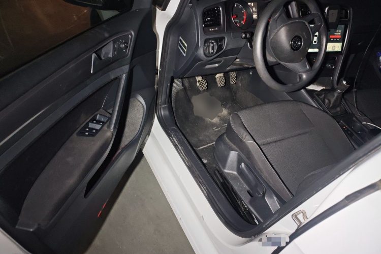 Volkswagen Golf 2015 car image #9