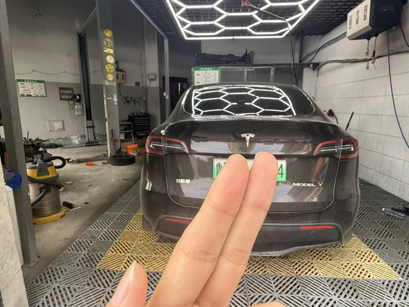 Tesla Model Y 2023 #2 Tesla Model Y 2023 car image #2