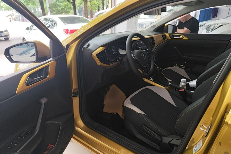 Volkswagen Polo 2019 car image #16