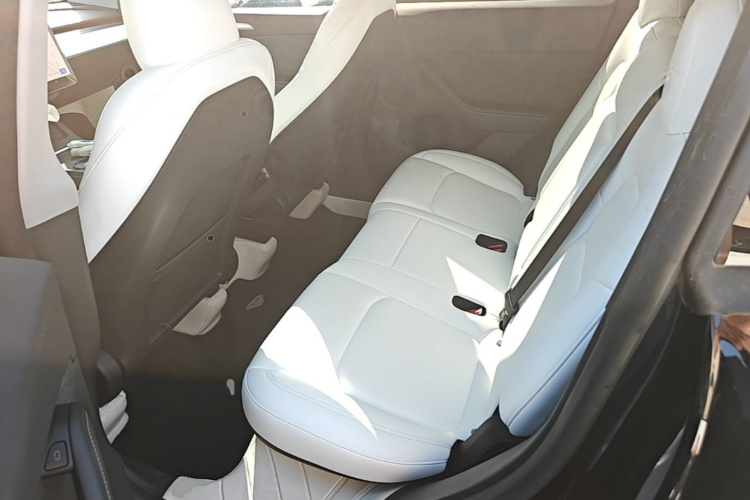 Tesla Model Y 2023 immagine di auto #17