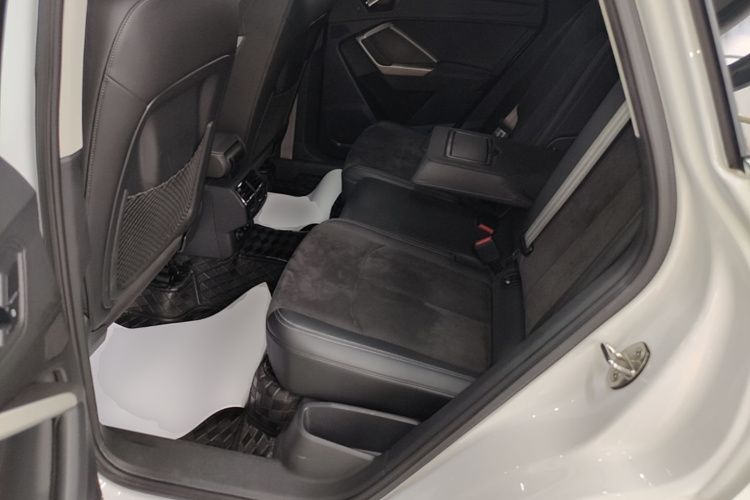 Audi Q3 2021 car image #17