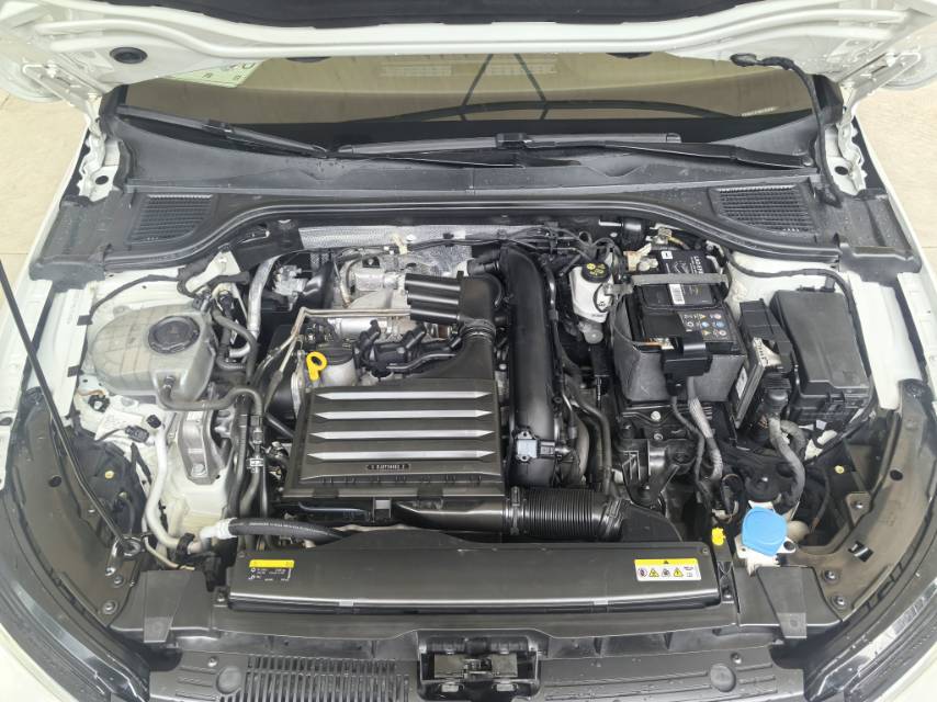 Volkswagen Golf 2022 car image #17