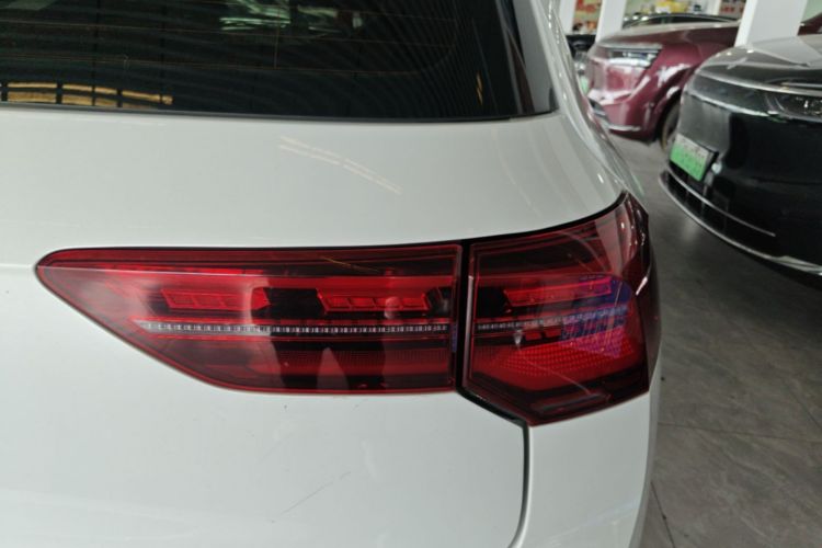 Volkswagen Golf 2022 car image #8