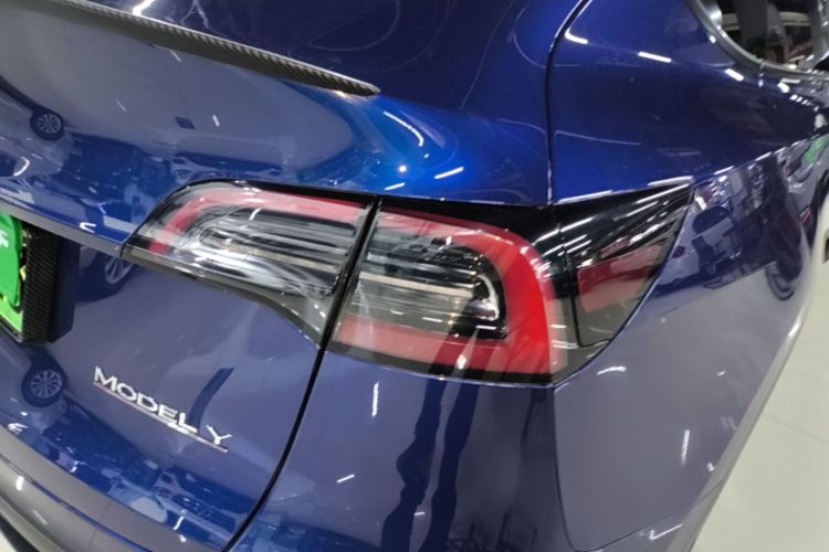 Tesla Model Y 2024 #8 Tesla Model Y 2024 car image #8