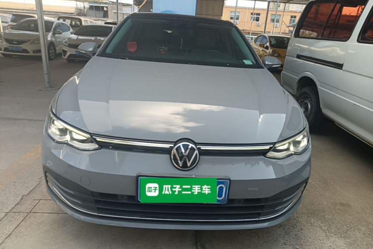 Volkswagen Golf 2022 car image #3